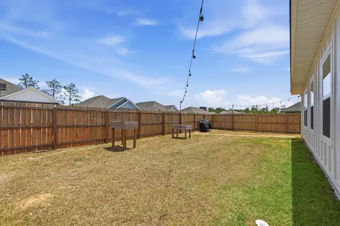Exterior - 125 Blooming Cv, Crestview, FL 32539 photo 4 of 8