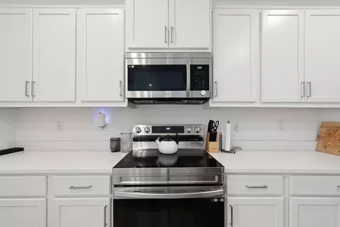 Kitchen - 125 Blooming Cv, Crestview, FL 32539 photo 4 of 5