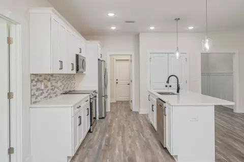 Kitchen - 6269 Possum Ridge Rd, Crestview, FL 32539 photo 2 of 7