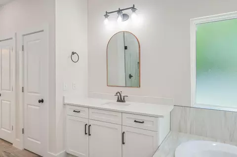 Bath - 6269 Possum Ridge Rd, Crestview, FL 32539 photo 3 of 8