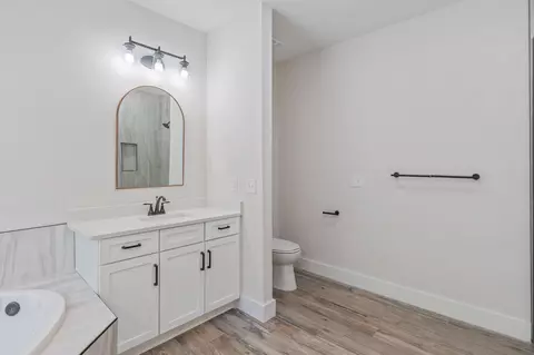 Bath - 6269 Possum Ridge Rd, Crestview, FL 32539 photo 1 of 8