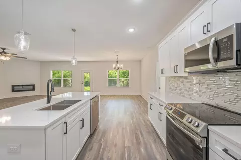 Kitchen - 6269 Possum Ridge Rd, Crestview, FL 32539 photo 6 of 7