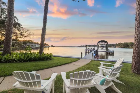 702 Beach Dr, Destin, FL 32541