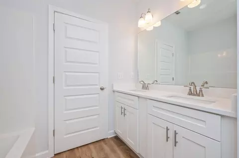 Bath - 740 E Chestnut Ave, Crestview, FL 32539 photo 6 of 6