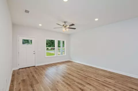 Living - 740 E Chestnut Ave, Crestview, FL 32539 photo 1 of 2