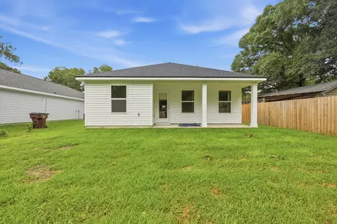 Exterior - 740 E Chestnut Ave, Crestview, FL 32539 photo 4 of 4