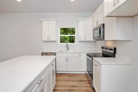 Kitchen - 740 E Chestnut Ave, Crestview, FL 32539 photo 2 of 3