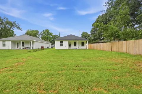 Exterior - 740 E Chestnut Ave, Crestview, FL 32539 photo 3 of 4