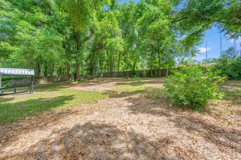 Exterior - 165 Smith St, Crestview, FL 32539 photo 6 of 10