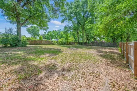 Exterior - 165 Smith St, Crestview, FL 32539 photo 7 of 10
