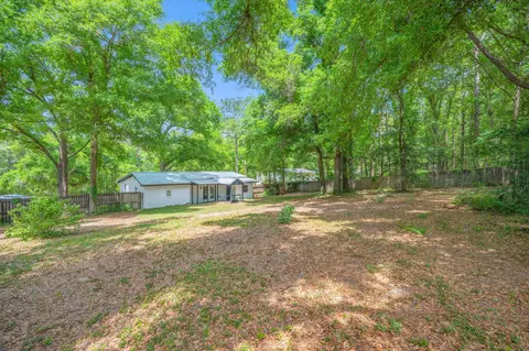 Exterior - 165 Smith St, Crestview, FL 32539 photo 8 of 10