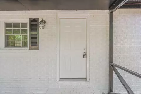 Exterior - 165 Smith St, Crestview, FL 32539 photo 2 of 10