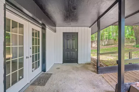 Exterior - 165 Smith St, Crestview, FL 32539 photo 4 of 10