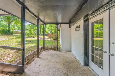 Exterior - 165 Smith St, Crestview, FL 32539 photo 3 of 10
