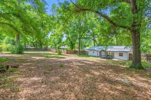 Exterior - 165 Smith St, Crestview, FL 32539 photo 9 of 10
