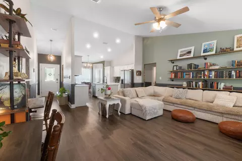 6042 Capitol Dr, Gulf Breeze, FL 32563