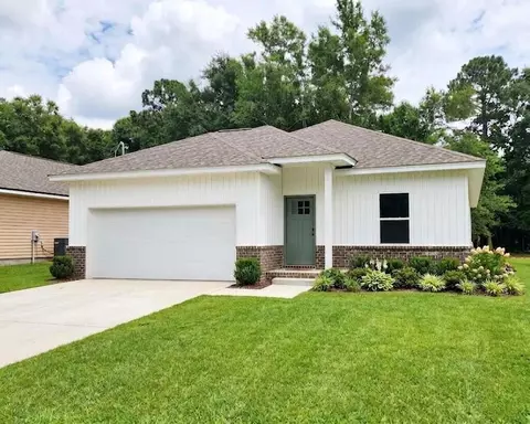 3028 N 11th Ave, Milton, FL 32583