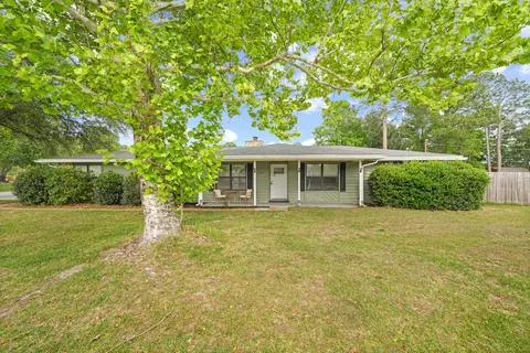 3014 Bob White Dr, Mary Esther, FL 32569
