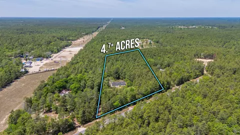 687 Osage Dr, Defuniak Springs, FL 32433