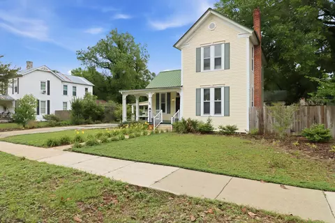 98 E Live Oak Ave, Defuniak Springs, FL 32435