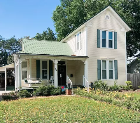 98 E Live Oak Ave, Defuniak Springs, FL 32435