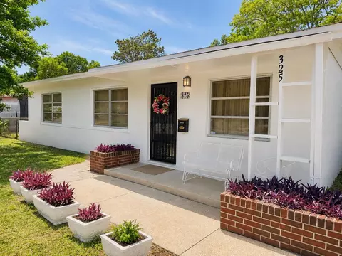325 Avon Ln, Mary Esther, FL 32569