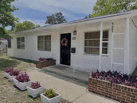 325 Avon Ln, Mary Esther, FL 32569