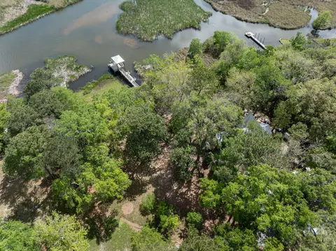 203 Pitts Bayshore Dr, Freeport, FL 32439 photo 3
