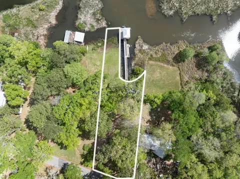 203 Pitts Bayshore Dr, Freeport, FL 32439 photo 2