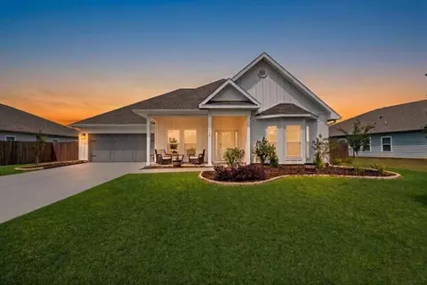 110 E Oak Trees Ln, Freeport, FL 32439