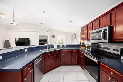 Kitchen - 202 Limestone Cir, Crestview, FL 32539 photo 3 of 6