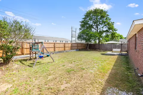 Exterior - 202 Limestone Cir, Crestview, FL 32539 photo 6 of 8
