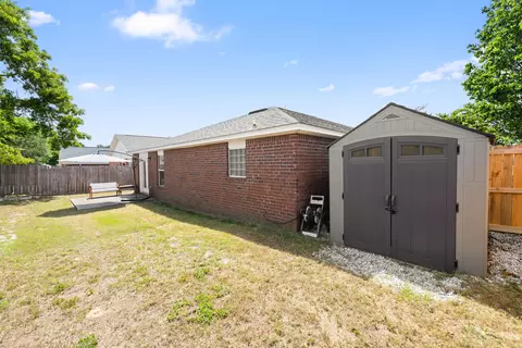 Exterior - 202 Limestone Cir, Crestview, FL 32539 photo 5 of 8