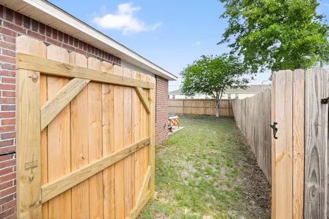Exterior - 202 Limestone Cir, Crestview, FL 32539 photo 7 of 8
