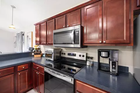 Kitchen - 202 Limestone Cir, Crestview, FL 32539 photo 4 of 6