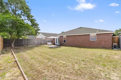 Exterior - 202 Limestone Cir, Crestview, FL 32539 photo 4 of 8