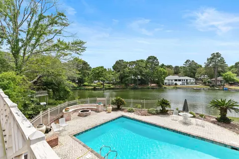 Exterior - 11 Kristin Cir, Niceville, FL 32578 photo 6 of 8