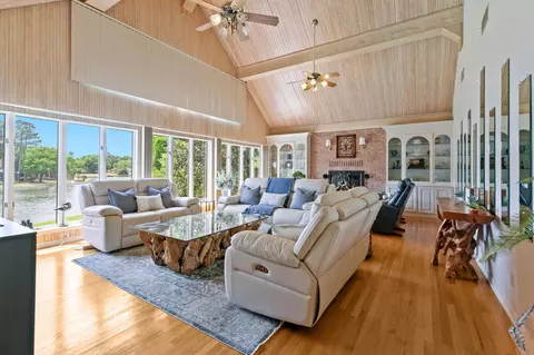 Living - 11 Kristin Cir, Niceville, FL 32578 photo 1 of 5