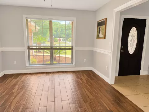 Living - 3003 Colonial Cir, Crestview, FL 32536 photo 3 of 6