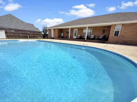 Exterior - 3003 Colonial Cir, Crestview, FL 32536 photo 5 of 6