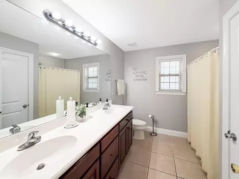 Bath - 3003 Colonial Cir, Crestview, FL 32536 photo 3 of 6