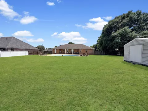 Exterior - 3003 Colonial Cir, Crestview, FL 32536 photo 4 of 6