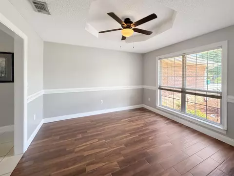 Living - 3003 Colonial Cir, Crestview, FL 32536 photo 4 of 6
