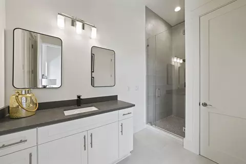 Bath - 336 S Holiday Rd, Destin, FL 32550 photo 2 of 4