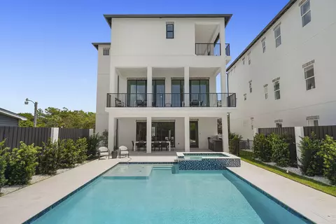 Exterior - 336 S Holiday Rd, Destin, FL 32550 photo 2 of 8