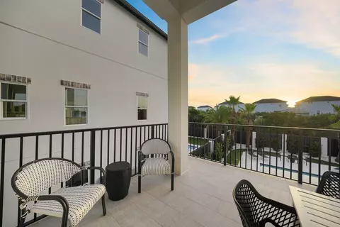 Exterior - 336 S Holiday Rd, Destin, FL 32550 photo 7 of 8