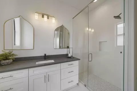 Bath - 336 S Holiday Rd, Destin, FL 32550 photo 4 of 4