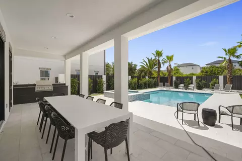 Exterior - 336 S Holiday Rd, Destin, FL 32550 photo 5 of 8