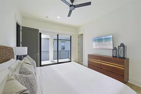 Bedroom - 336 S Holiday Rd, Destin, FL 32550 photo 9 of 10