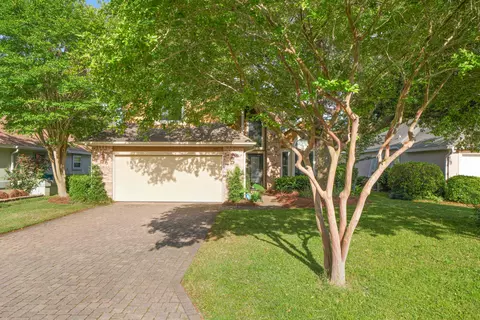 935 Shalimar Point Dr, Shalimar, FL 32579